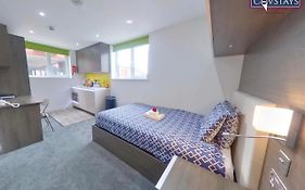 New House - Magnificent Studios In Coventry City Centre, Free Parking, By Covstays